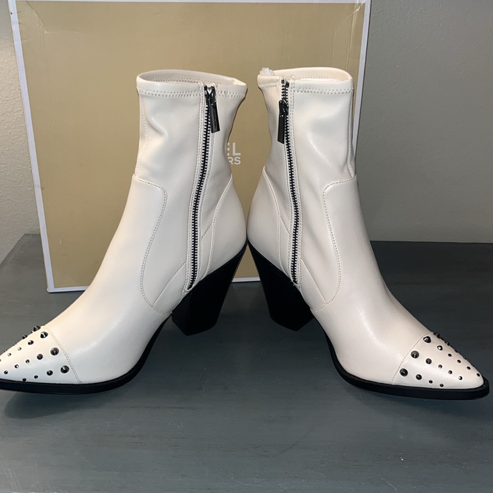 MICHAEL MICHAEL KORS Dover Studded Faux Leather Ivory Ankle Boots NIB NWT sz 9M - Picture 7 of 16